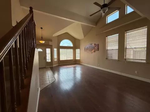 Living - 217 Castile Ln, Turlock, CA 95382 photo 2 of 6