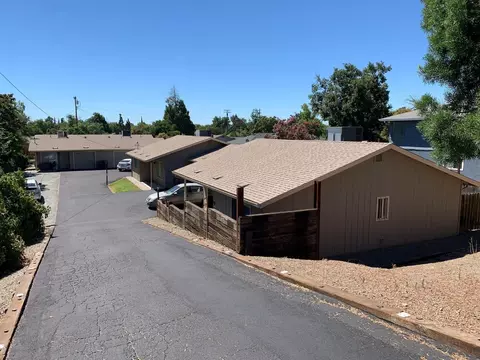 1886 River Dr, Stockton, CA 95204