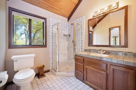 Bath - 5487 Comstock Rd, Placerville, CA 95667 photo 2 of 5
