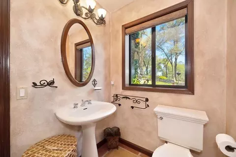 Bath - 5487 Comstock Rd, Placerville, CA 95667 photo 1 of 5