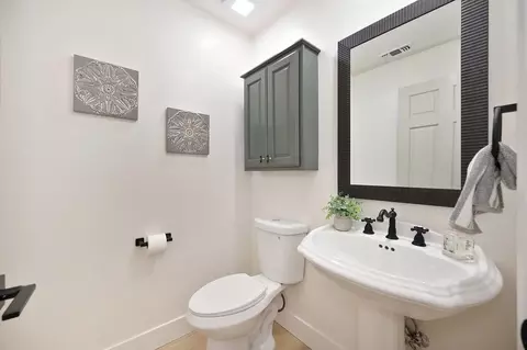 Bath - 4945 Logans Ln, Placerville, CA 95667 photo 1 of 9