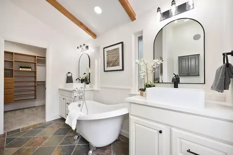 Bath - 4945 Logans Ln, Placerville, CA 95667 photo 3 of 9