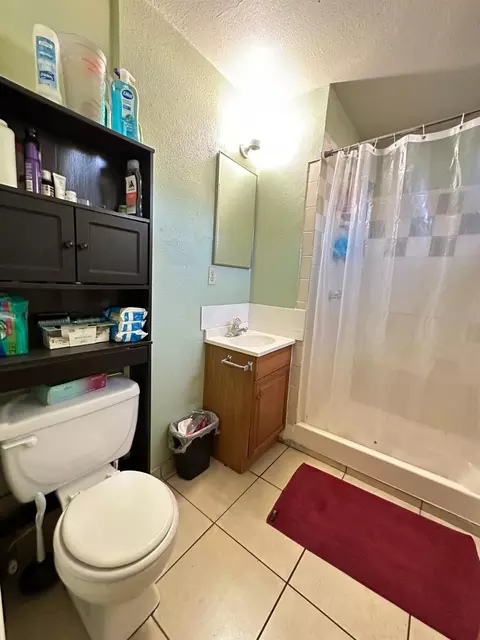 Bath - 423 14th St, Modesto, CA 95354 photo 1 of 3