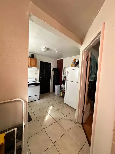 Kitchen - 423 14th St, Modesto, CA 95354 photo 1 of 5