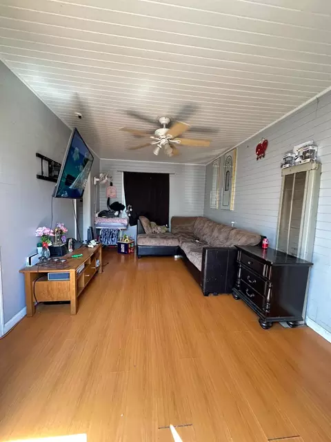 Living - 423 14th St, Modesto, CA 95354 photo 1 of 1
