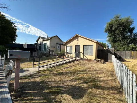 Exterior - 423 14th St, Modesto, CA 95354 photo 2 of 9