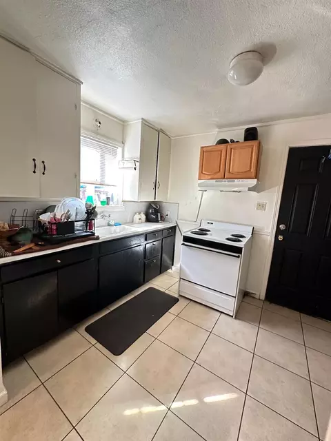 Kitchen - 423 14th St, Modesto, CA 95354 photo 2 of 5