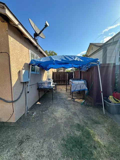 Exterior - 423 14th St, Modesto, CA 95354 photo 5 of 9