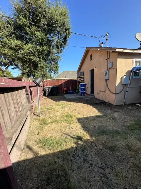 Exterior - 423 14th St, Modesto, CA 95354 photo 3 of 9