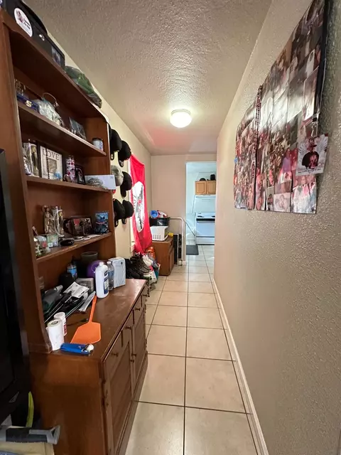 Entry Way - 423 14th St, Modesto, CA 95354 photo 1 of 1