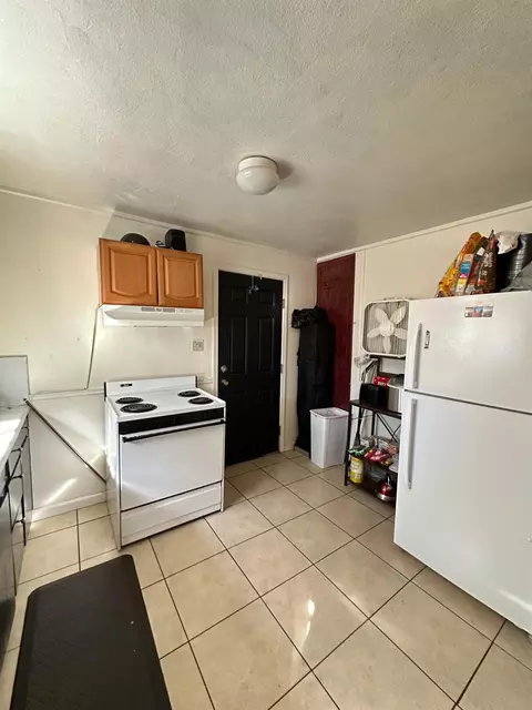 Kitchen - 423 14th St, Modesto, CA 95354 photo 3 of 5