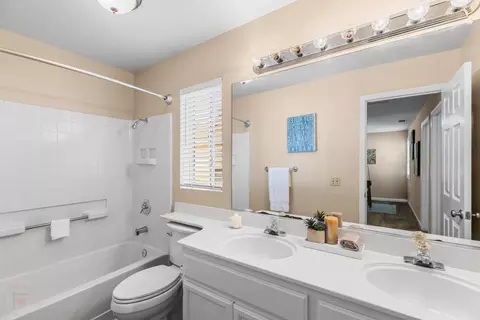 Bath - 1366 Mansfield St, Tracy, CA 95376 photo 4 of 4