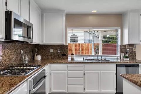 Kitchen - 1366 Mansfield St, Tracy, CA 95376 photo 5 of 6