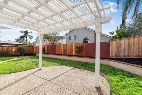 Exterior - 1366 Mansfield St, Tracy, CA 95376 photo 5 of 8