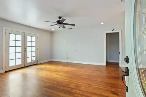 Living - 633 Hudson Ln, Modesto, CA 95351 photo 1 of 5