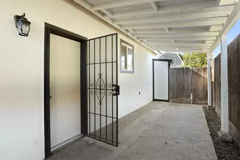 Exterior - 633 Hudson Ln, Modesto, CA 95351 photo 14 of 14