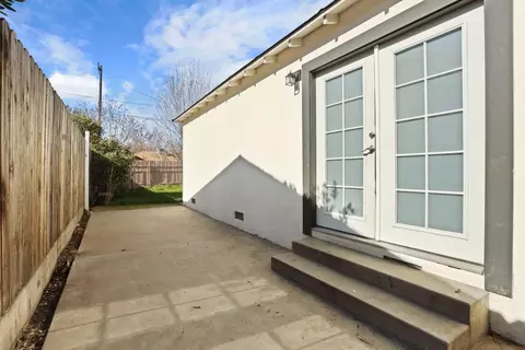 Exterior - 633 Hudson Ln, Modesto, CA 95351 photo 8 of 14