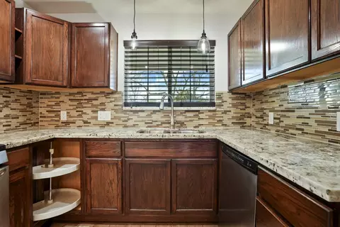 Kitchen - 633 Hudson Ln, Modesto, CA 95351 photo 2 of 5