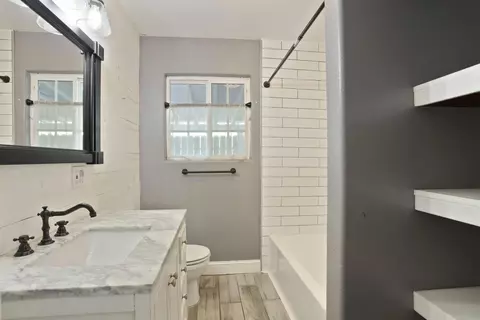 Bath - 633 Hudson Ln, Modesto, CA 95351 photo 1 of 7