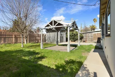 Exterior - 633 Hudson Ln, Modesto, CA 95351 photo 9 of 14
