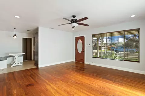 Living - 633 Hudson Ln, Modesto, CA 95351 photo 2 of 5