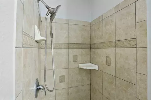Bath - 633 Hudson Ln, Modesto, CA 95351 photo 7 of 7