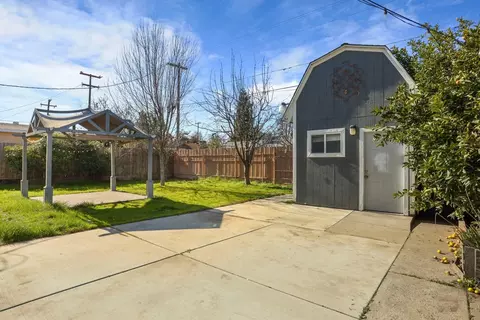 Exterior - 633 Hudson Ln, Modesto, CA 95351 photo 13 of 14