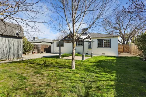 Exterior - 633 Hudson Ln, Modesto, CA 95351 photo 11 of 14
