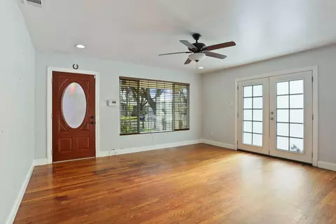 Living - 633 Hudson Ln, Modesto, CA 95351 photo 4 of 5