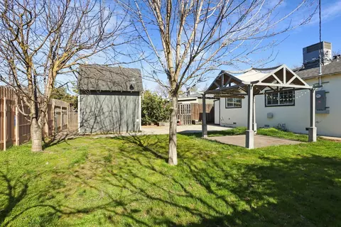 Exterior - 633 Hudson Ln, Modesto, CA 95351 photo 12 of 14