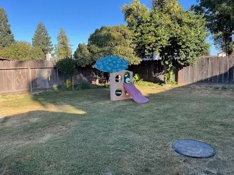 1680 W Shirley Ct, Modesto, CA 95358 photo 15