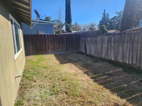 2008 W Rumble Rd, Modesto, CA 95350 photo 16