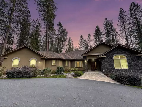 10385 Indian Trl, Nevada City, CA 95959