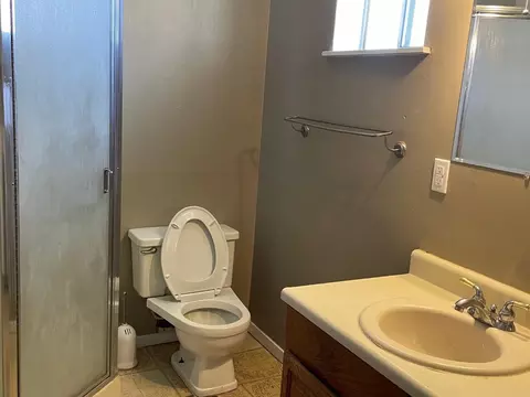 Bath - 205 Rosa Ave, Winters, CA 95694 photo 2 of 2
