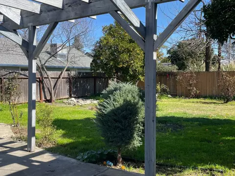 Exterior - 205 Rosa Ave, Winters, CA 95694 photo 4 of 6