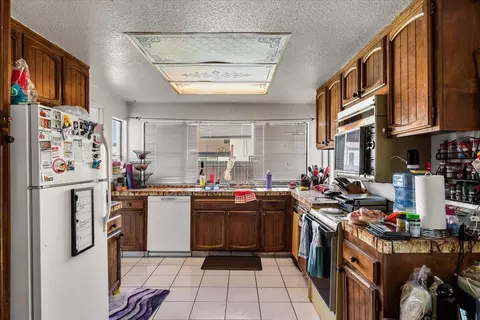 Kitchen - 2005 Cheyenne Way, Modesto, CA 95356 photo 2 of 3