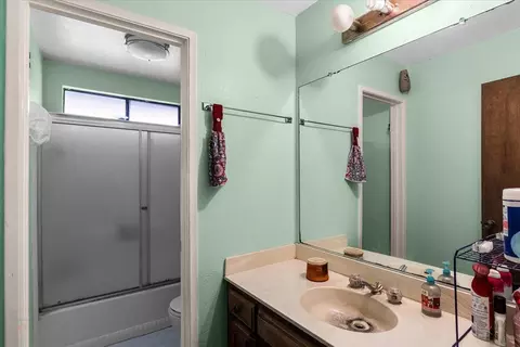 Bath - 2005 Cheyenne Way, Modesto, CA 95356 photo 1 of 2