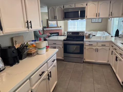 8305 Benjamin Dr, Antelope, CA 95843 photo 2
