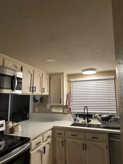 8305 Benjamin Dr, Antelope, CA 95843 photo 12