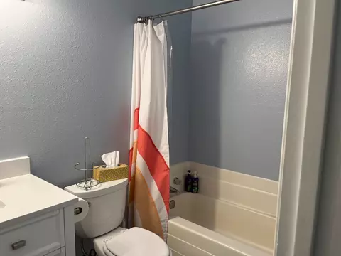 Bath - 152 8th, Williams, CA 95987 photo 2 of 4