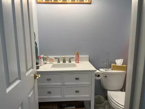 Bath - 152 8th, Williams, CA 95987 photo 1 of 4