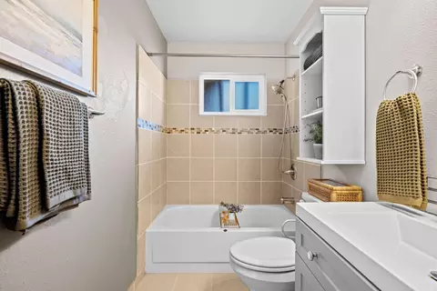 Bath - 7724 Smoley Way, Citrus Heights, CA 95610 photo 2 of 3