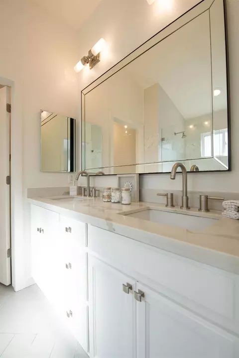 Bath - 1582 Churcher Dr, Manteca, CA 95337 photo 4 of 5