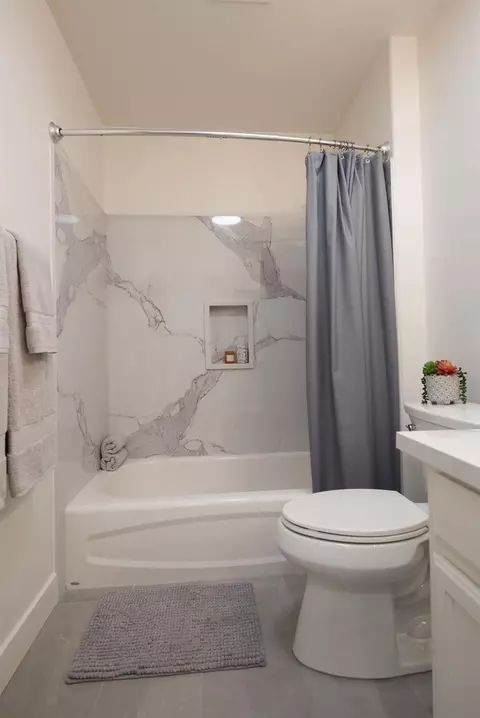 Bath - 1582 Churcher Dr, Manteca, CA 95337 photo 2 of 5