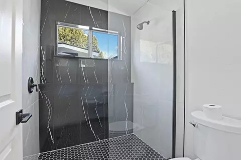 Bath - 1575 Deer Run Ln, Tracy, CA 95376 photo 3 of 3