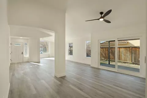 Living - 1575 Deer Run Ln, Tracy, CA 95376 photo 4 of 8