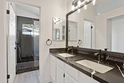 Bath - 1575 Deer Run Ln, Tracy, CA 95376 photo 2 of 3