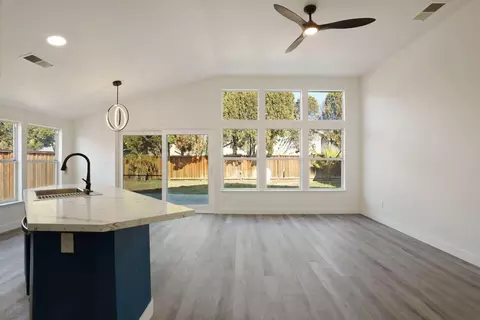 Living - 1575 Deer Run Ln, Tracy, CA 95376 photo 7 of 8