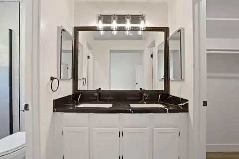 Bath - 1575 Deer Run Ln, Tracy, CA 95376 photo 1 of 3