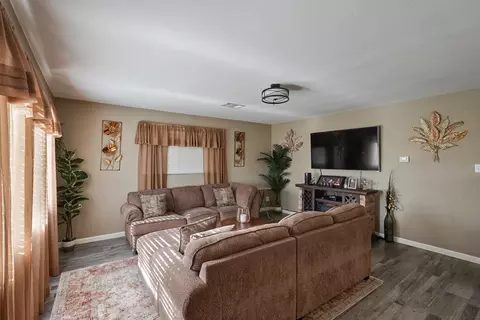 1025 Hawthorne Ave, Modesto, CA 95350 photo 11